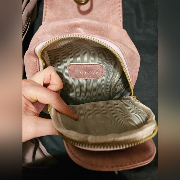 Brand new never used crossbody purse bag the classy cloth brand - Picture 4 of 5